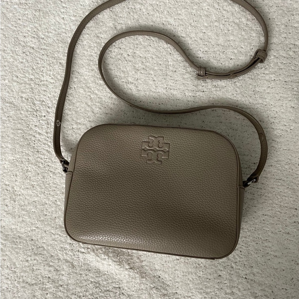 Authentic Tory Burch Thea camera bag crossbody, EUC!!